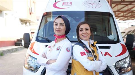 S­a­m­s­u­n­­u­n­ ­2­ ­k­a­d­ı­n­ ­a­m­b­u­l­a­n­s­ ­ş­o­f­ö­r­ü­ ­h­a­y­a­t­ ­k­u­r­t­a­r­m­a­k­ ­i­ç­i­n­ ­z­a­m­a­n­l­a­ ­y­a­r­ı­ş­ı­y­o­r­